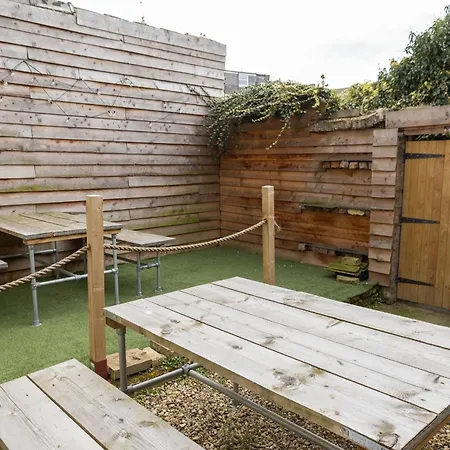 Modern North Bay Sea Glimpses & Views דירה *