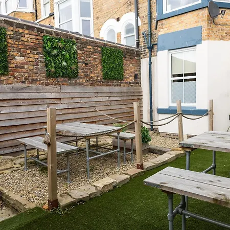 Modern North Bay Sea Glimpses & Views דירה