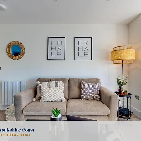 Modern North Bay Sea Glimpses & Views סקארבורו