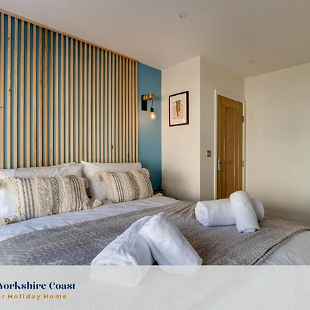 Modern North Bay Sea Glimpses & Views דירה סקארבורו