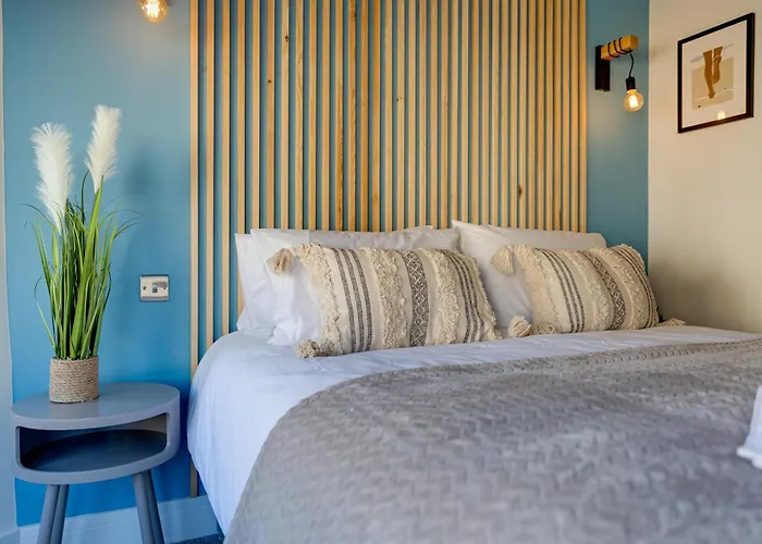 Modern North Bay Sea Glimpses & Views סקארבורו