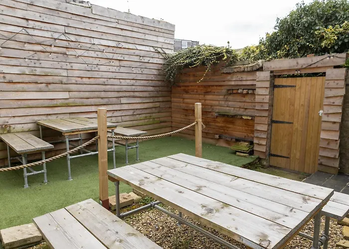 Modern North Bay Sea Glimpses & Views דירה *