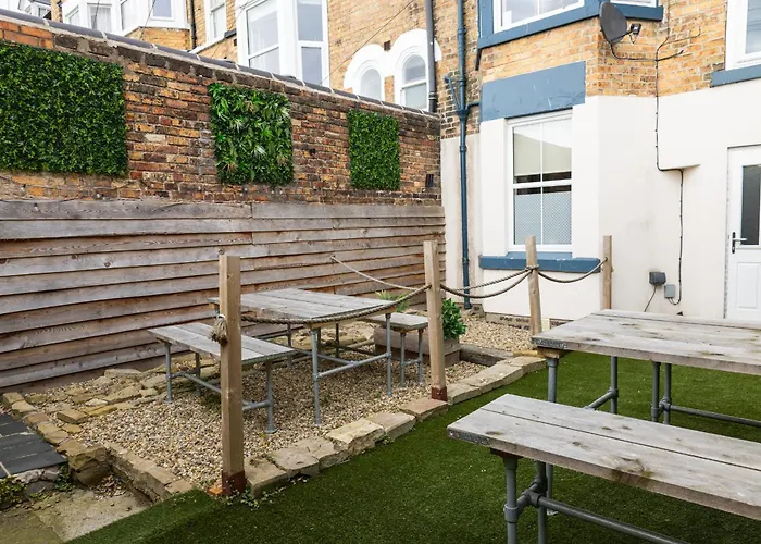 Modern North Bay Sea Glimpses & Views דירה