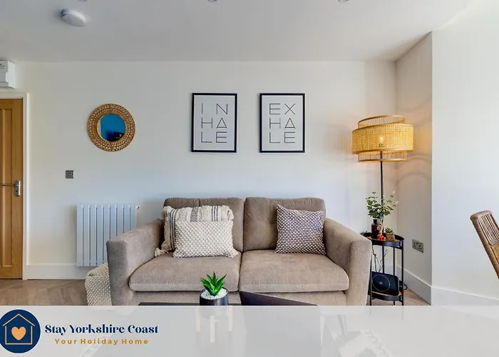 Modern North Bay Sea Glimpses & Views סקארבורו