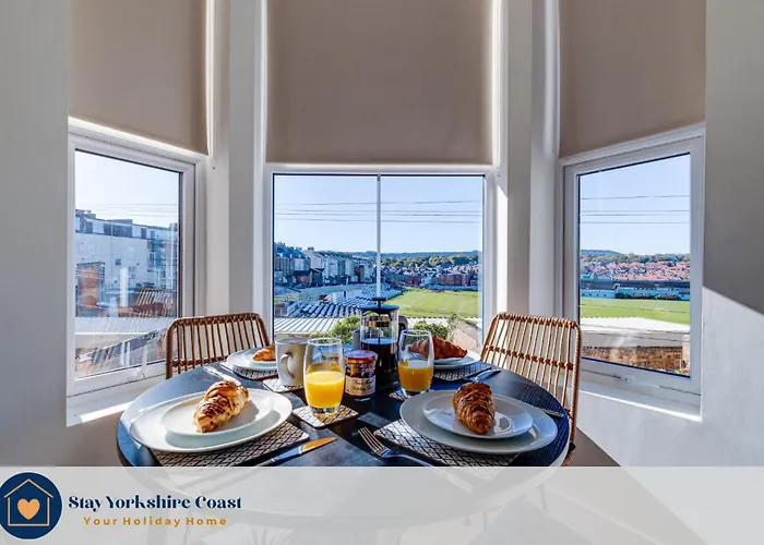 Modern North Bay Sea Glimpses & Views דירה סקארבורו