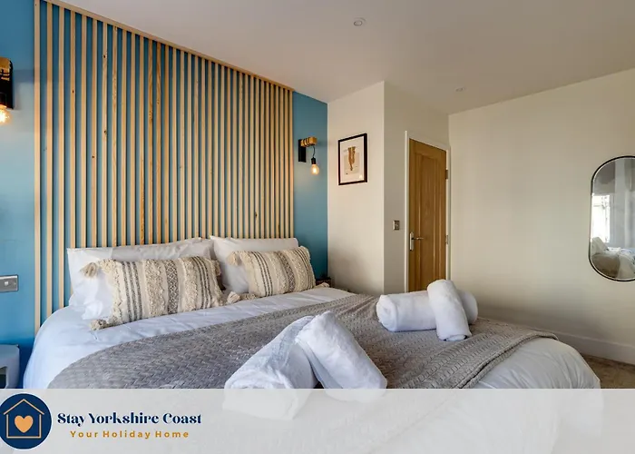 Modern North Bay Sea Glimpses & Views דירה סקארבורו