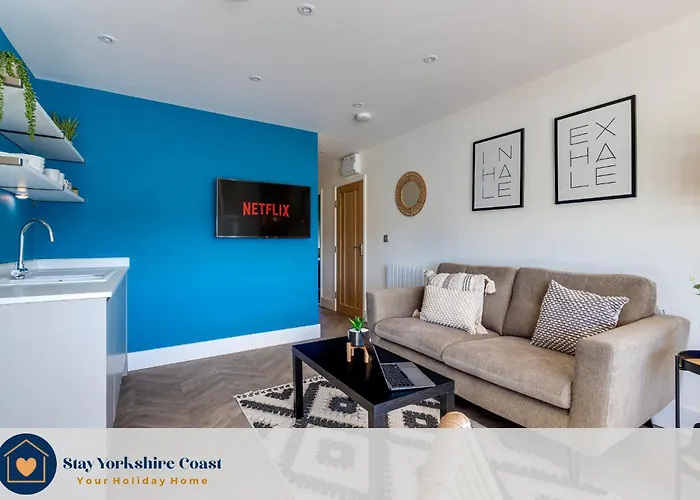 Modern North Bay Sea Glimpses & Views * סקארבורו