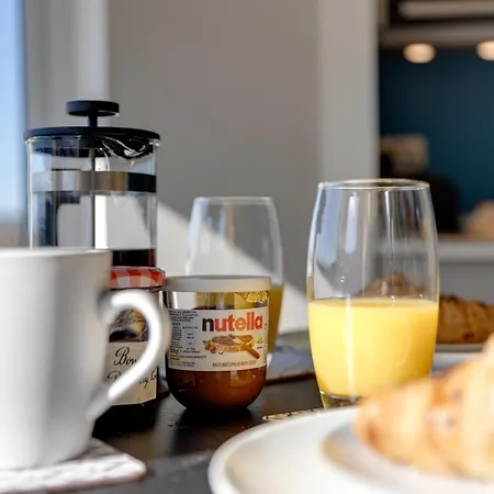 Modern North Bay Sea Glimpses & Views * スカーバラ